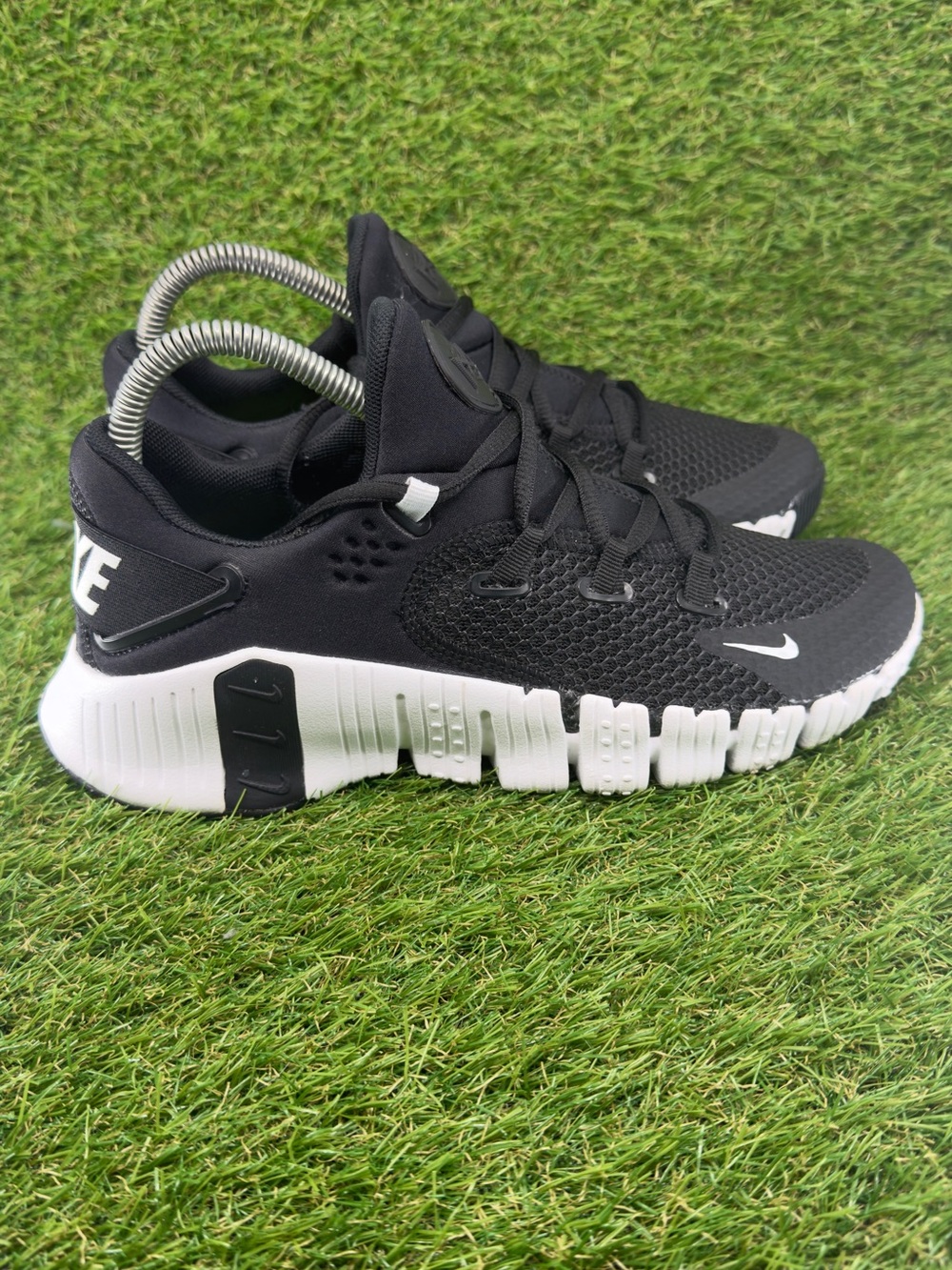 Nike Free Metcon 4 women’s Size 7 Black White Shoes Sneakers CT3886-010